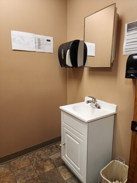 More Photos Of 405 Chestnut St, Atlantic Storefront For Sale