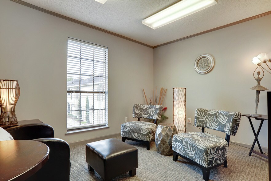 More Photos Of 850 Kaliste Saloom Rd, Lafayette Office Residential For Lease