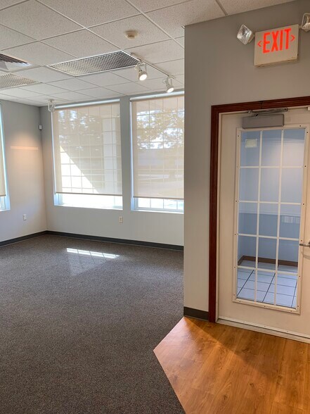 More Photos Of 323 E Highland Dr, Oconto Falls General Retail For Lease