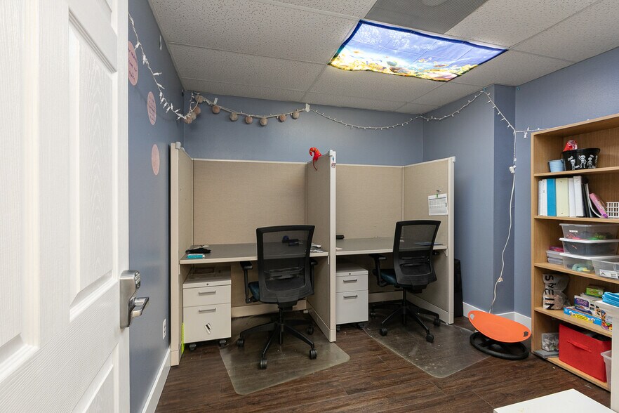 More Photos Of 500 W Daniels St, Ozark Office For Sale