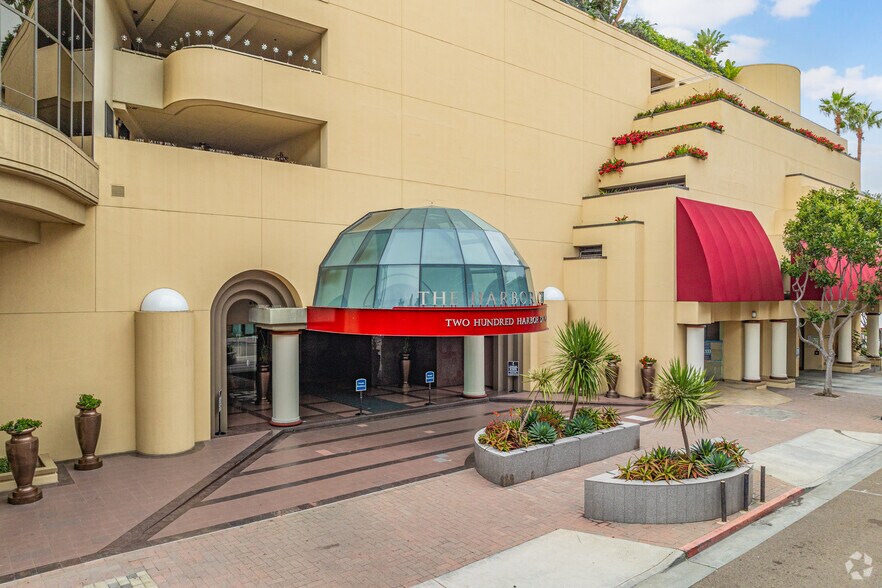 More Photos Of 100-200 Harbor Dr, San Diego Apartments For Lease
