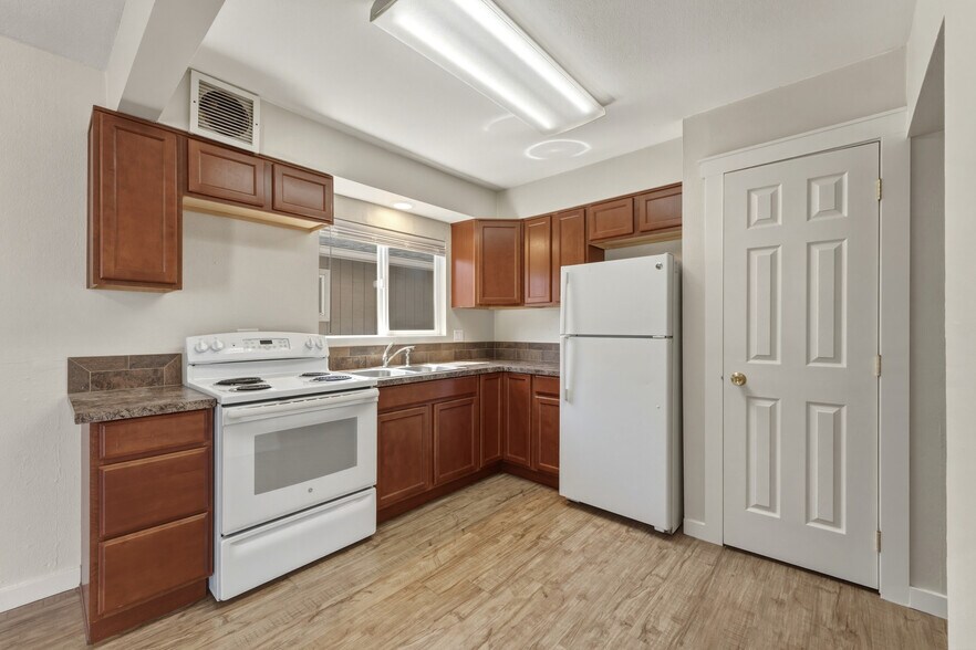 More Photos Of 108 SE 6th St, College Place Apartments For Sale