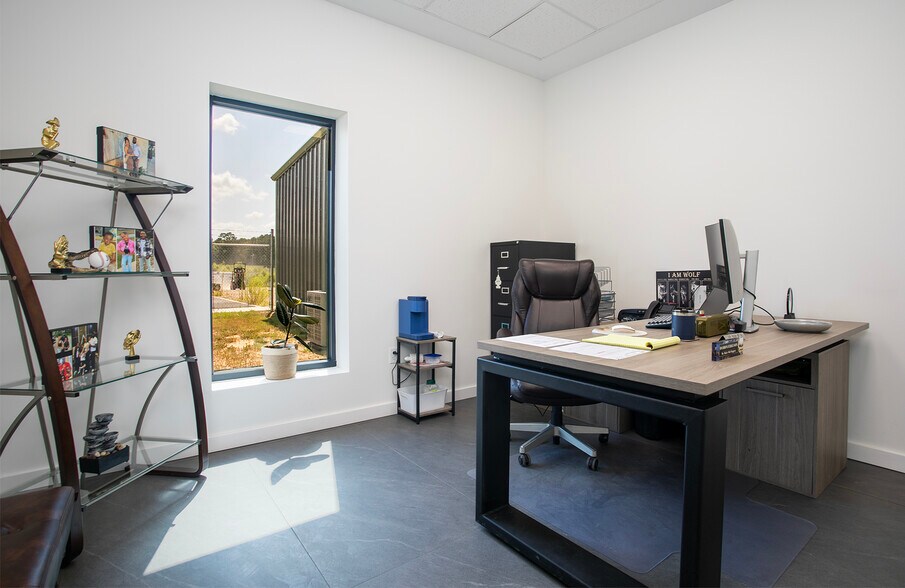More Photos Of 2302 Neiman Marcus Pky, Longview Industrial For Sale