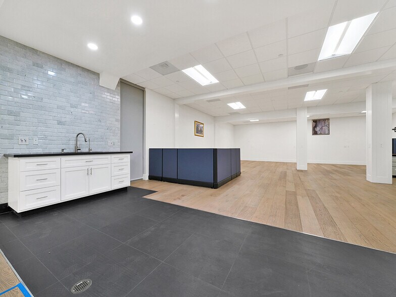 More Photos Of 3501 W Garry Ave, Santa Ana Warehouse For Lease