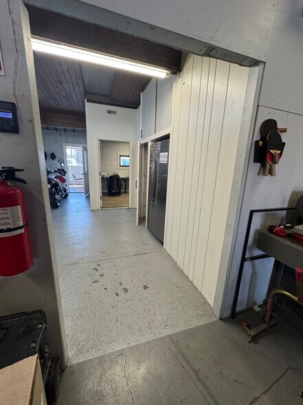 More Photos Of 8206-8208 McCormick Blvd, Skokie Warehouse For Lease