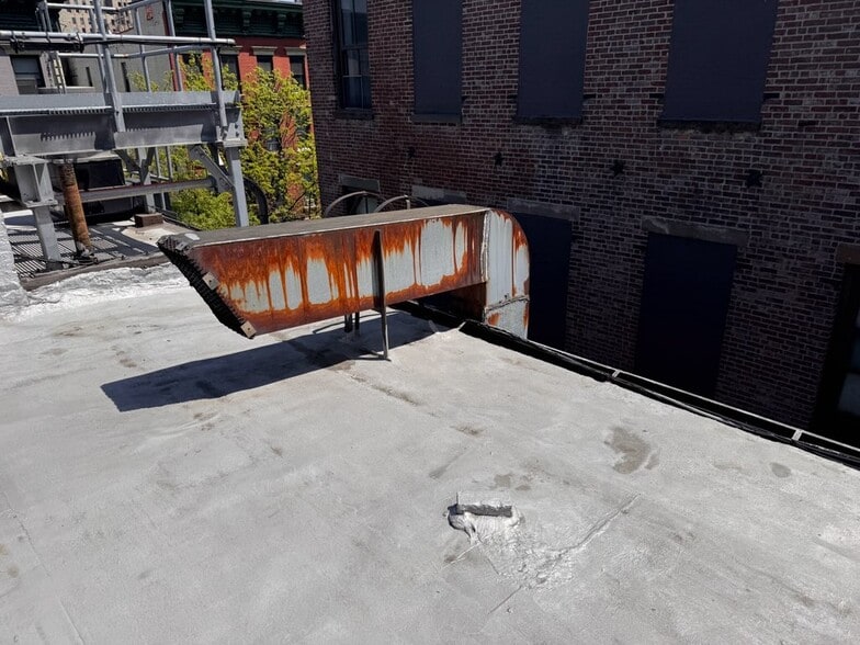 More Photos Of 650 Tenth Ave, New York Apartments For Lease