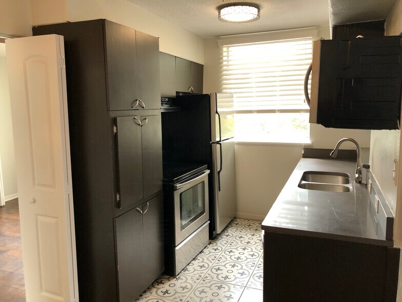 More Photos Of 1635 W Mulberry Ave, San Antonio Apartments For Sale