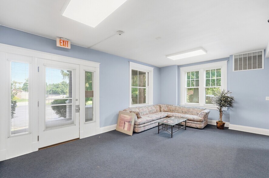 More Photos Of 7293 Beechmont Ave, Cincinnati Office For Sale