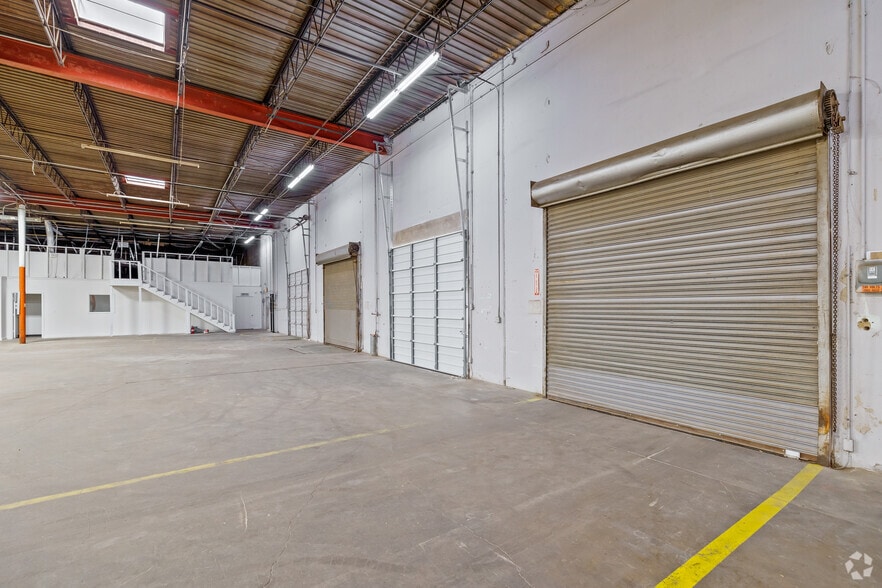 More Photos Of 4116 Cockrell Ave, Fort Worth Distribution For Lease