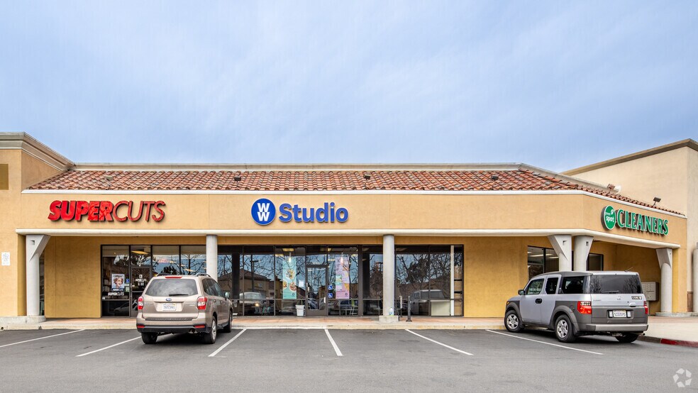 More Photos Of 18279-18517 Brookhurst St, Fountain Valley Unknown For Lease