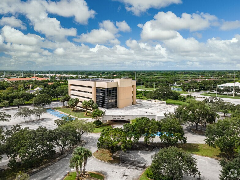 More Photos Of 1700 SE Hillmoor Dr, Port Saint Lucie Medical For Lease
