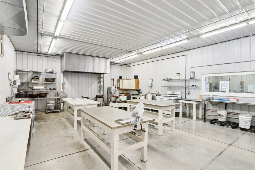 More Photos Of 680 Enterprise Dr, Lake Mills Freestanding For Lease