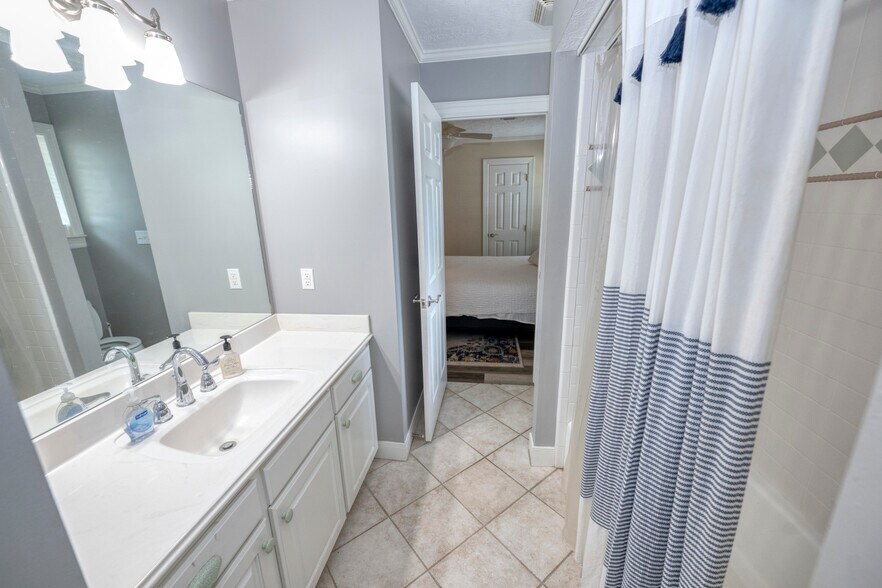 More Photos Of 1440-A TX-237, Round Top Flex For Sale