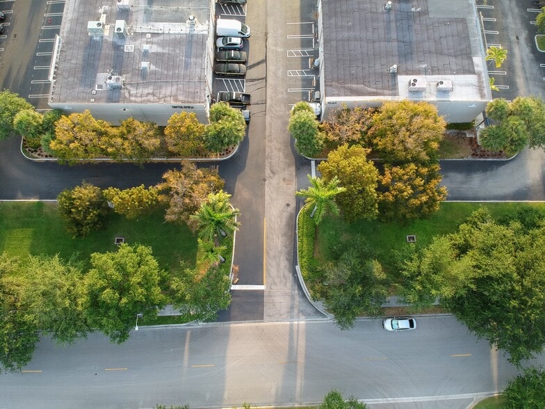 More Photos Of 14000-14046 NW 82nd Ave, Miami Lakes Light Distribution For Lease