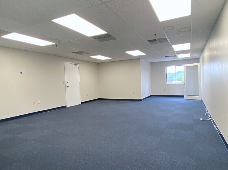 More Photos Of 76 Winn St, Woburn Office For Lease