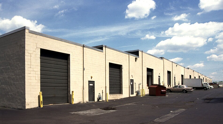 More Photos Of 2014 Ford Rd, Bristol Light Distribution For Lease