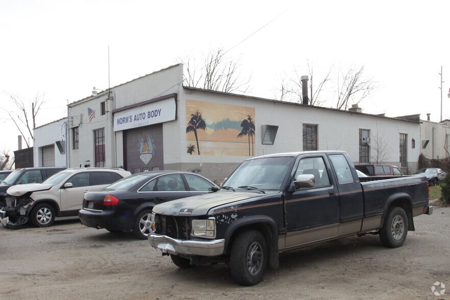 More Photos Of 932-934 2nd St, Kalamazoo Auto Repair For Sale