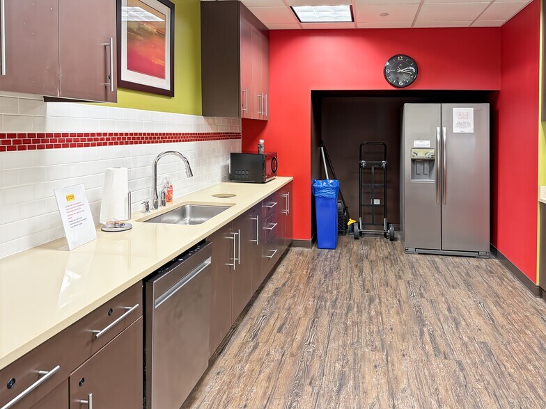 More Photos Of 1603 Orrington Ave, Evanston Coworking Space