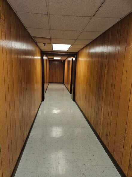 More Photos Of 1551 S Wilcox Dr, Kingsport Distribution For Lease