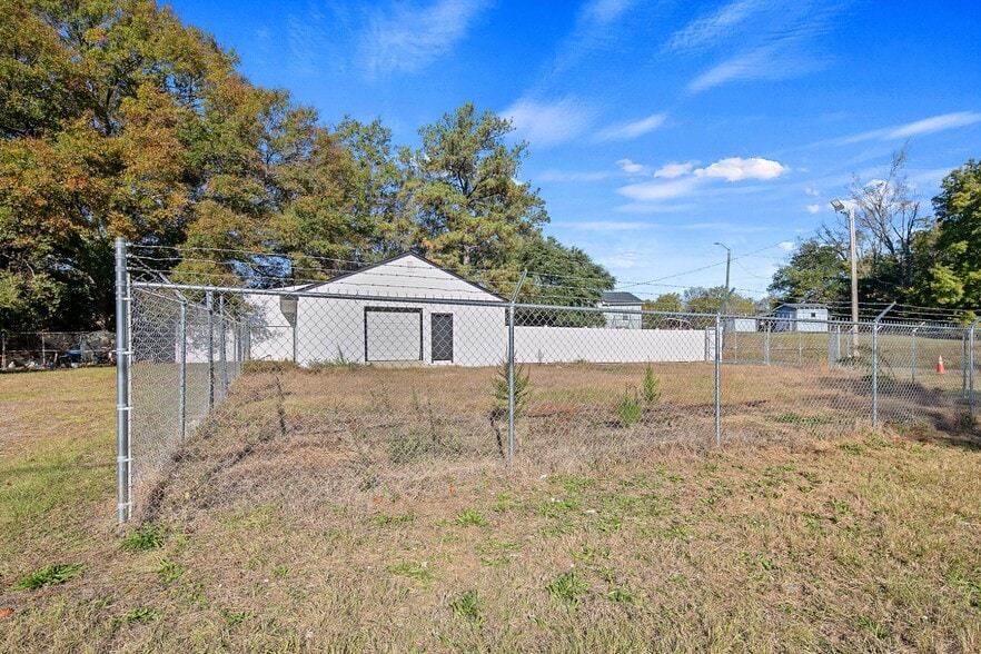 More Photos Of 1500 Gillespie St, Fayetteville Office For Lease