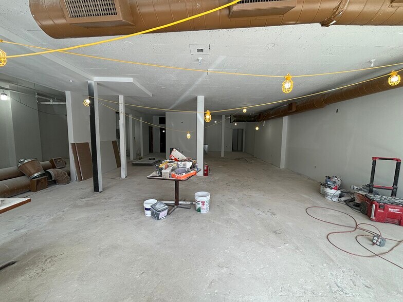 More Photos Of 315-325 Main St, Woburn Restaurant For Lease