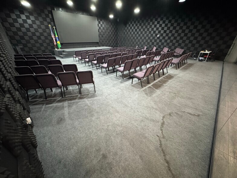 More Photos Of 2121 S Hiawasee Rd, Orlando Coworking Space