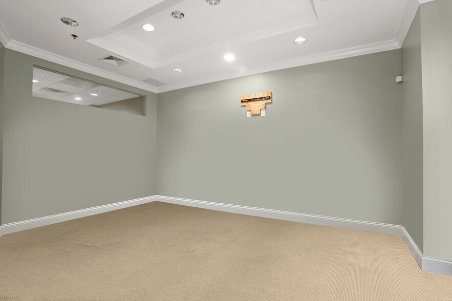 More Photos Of 105 Technology Dr, Trumbull Office Residential For Lease