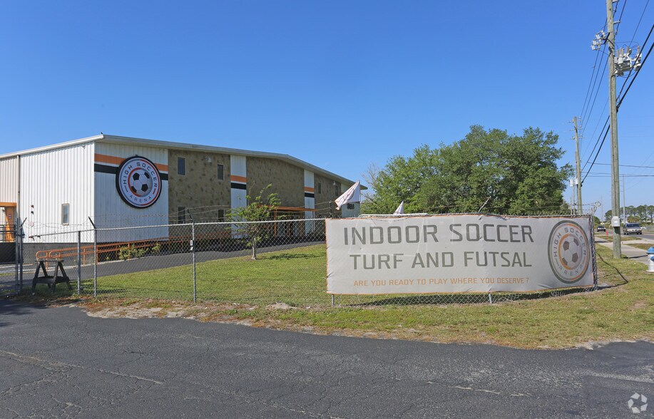 More Photos Of 366 W Taft Vineland Rd, Orlando Warehouse For Lease