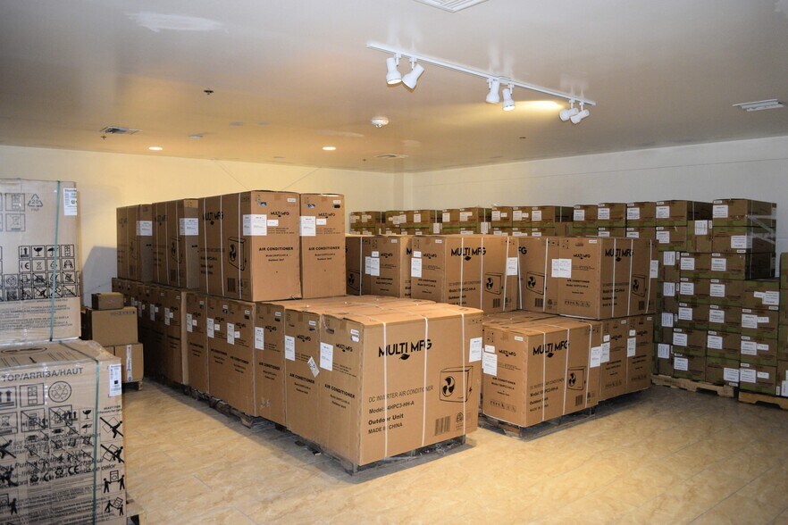 More Photos Of 1050 Central Park Dr, Sanford Warehouse For Lease