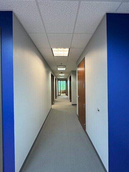 More Photos Of 4200 Cantera Dr, Warrenville Office For Sale