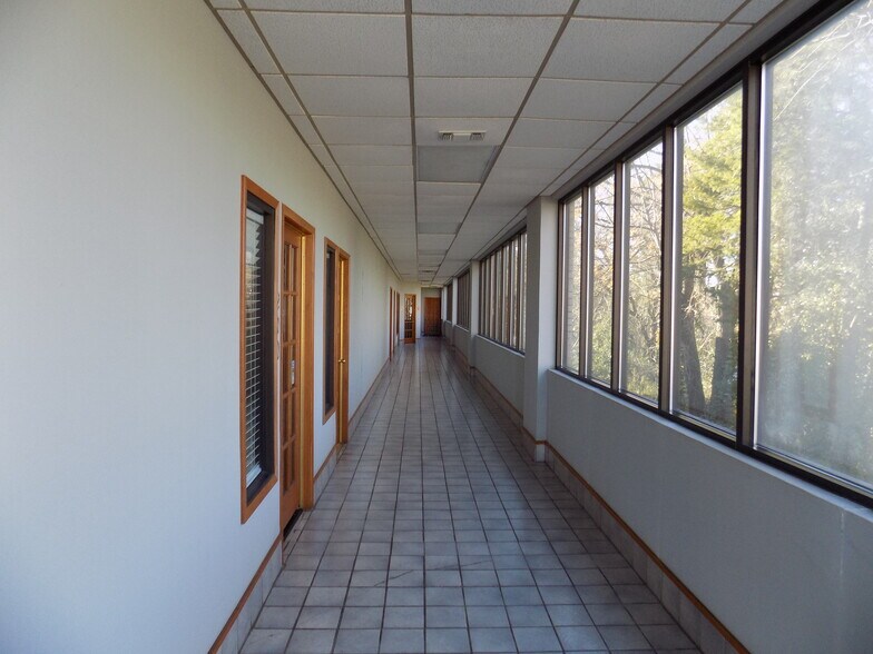 More Photos Of 315 S Cockrell Hill Rd, Duncanville Medical For Lease