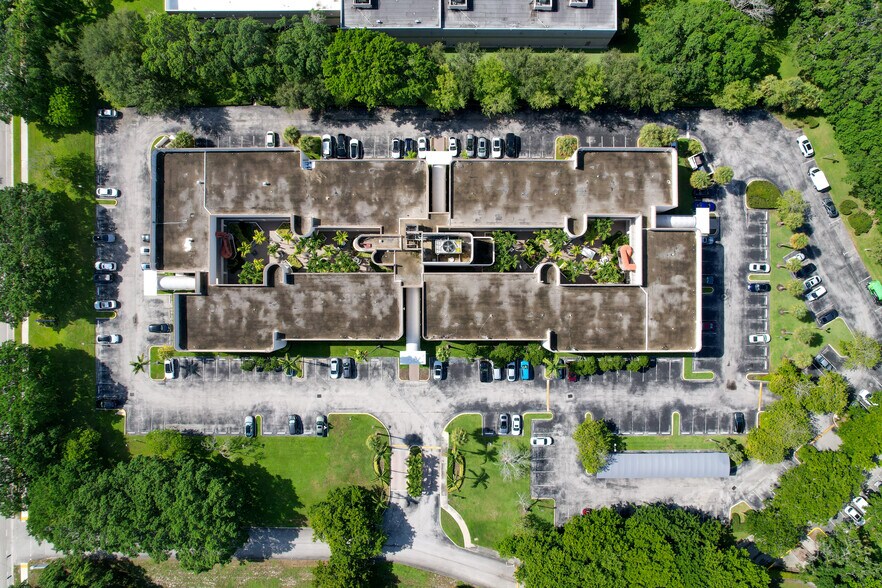 More Photos Of 851 Broken Sound Pky NW, Boca Raton Office For Lease