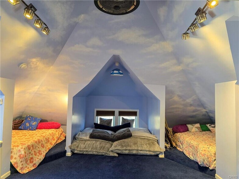 More Photos Of 337 N Peterboro St, Canastota Flex For Sale