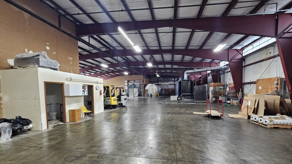 More Photos Of 841 3rd Ave, Longview Freestanding For Lease