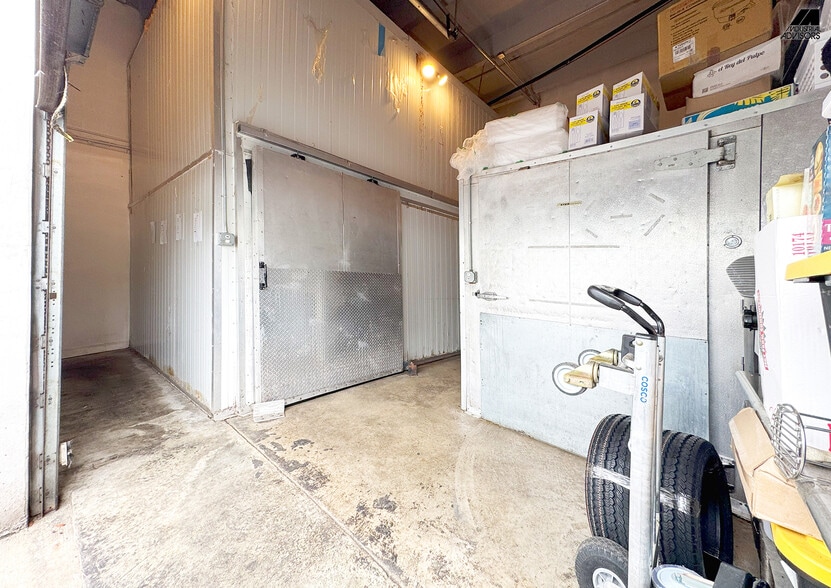 More Photos Of 4960 NW 165th St, Miami Warehouse For Sale