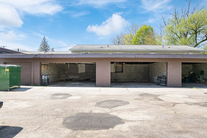More Photos Of 552 Treeside Dr, Akron Apartments For Sale