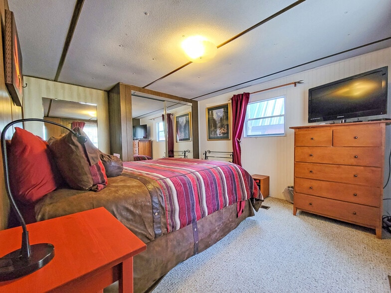 More Photos Of 225 N Geyser St, West Yellowstone Hotel For Sale