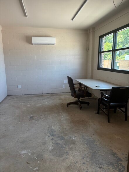 More Photos Of 328 N Highland Ave, Jackson Freestanding For Lease