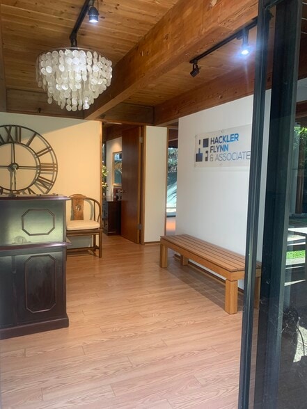 More Photos Of 479 S Marengo Ave, Pasadena Loft Creative Space For Lease