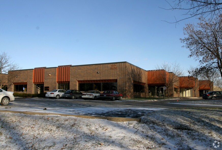 More Photos Of 1325 American Blvd E, Bloomington Showroom For Sale