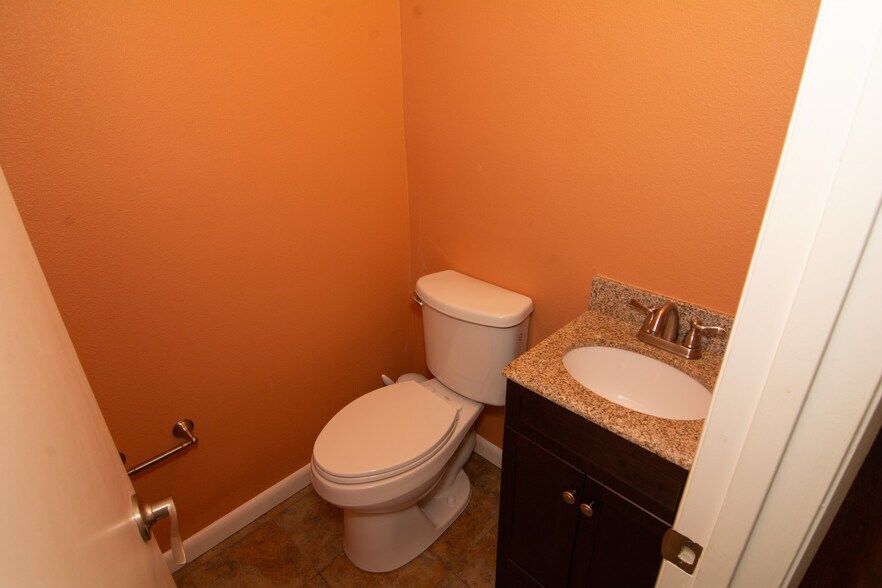 More Photos Of 3617 Webber St, Sarasota General Retail For Sale