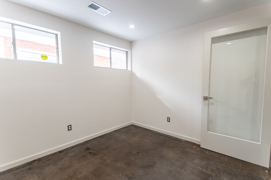 More Photos Of 804 Chevy Chase Pl, Lexington Office For Lease