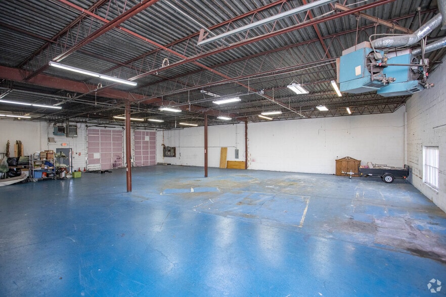 More Photos Of 141 Central Ave, Farmingdale Light Manufacturing For Lease