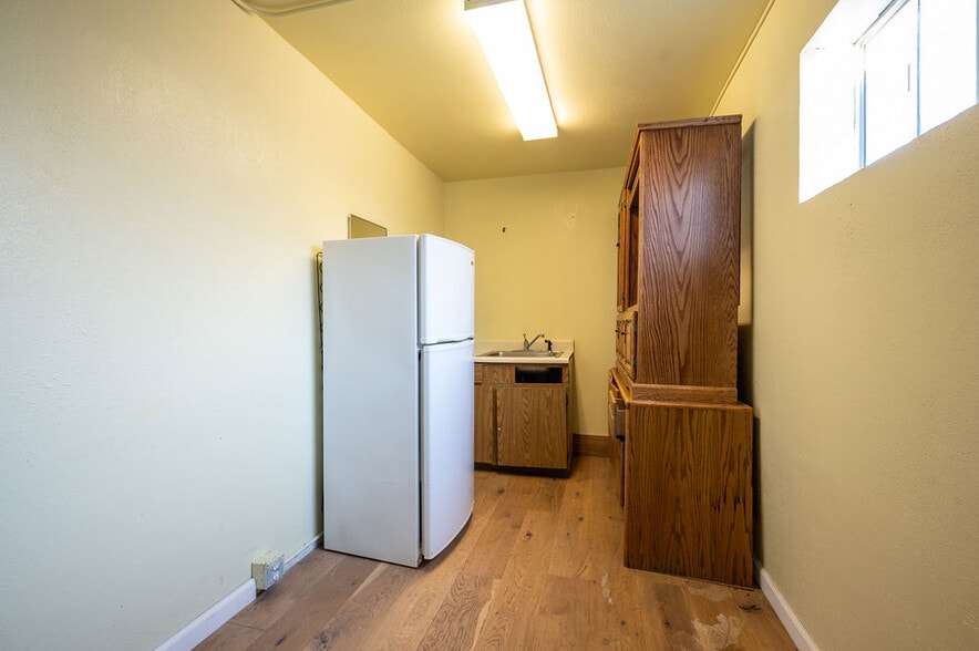 More Photos Of 5935-5937 Mission St, Daly City Warehouse For Lease