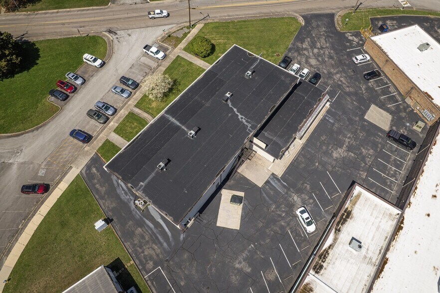 More Photos Of 122-132 Jefferson Ct, Oak Ridge Office For Sale