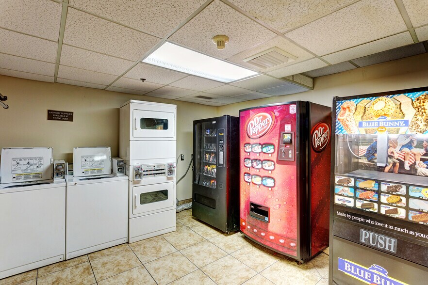 More Photos Of 3257 Shepherd of the Hills Expy, Branson Hotel For Sale