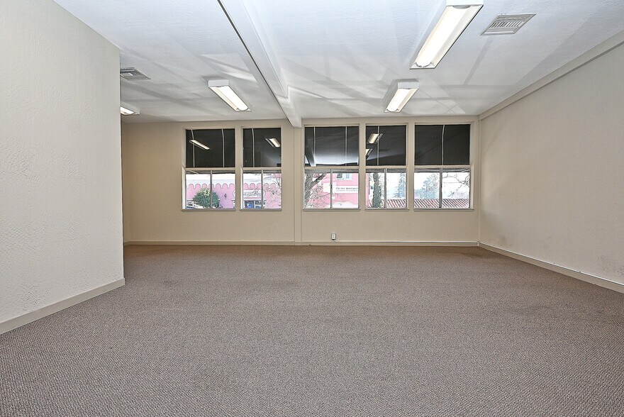 More Photos Of 6211 La Salle Ave, Oakland Storefront Retail Office For Lease
