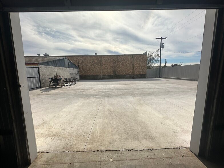 More Photos Of 10411 Harry Hines Blvd, Dallas Auto Dealership For Lease