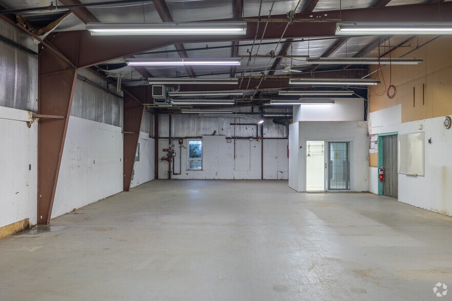 More Photos Of 500 N 8th St, Reading Warehouse For Lease