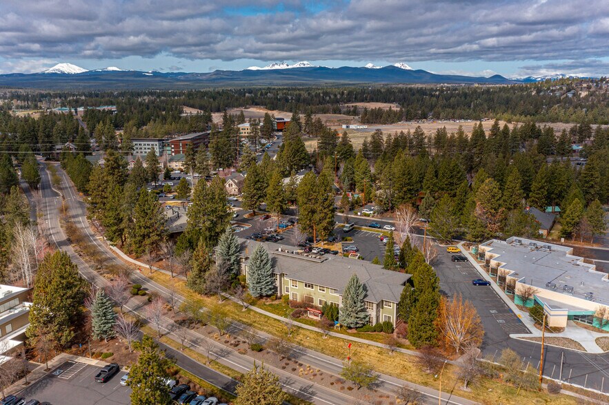 More Photos Of 1011 SW Emkay Dr, Bend Office For Lease